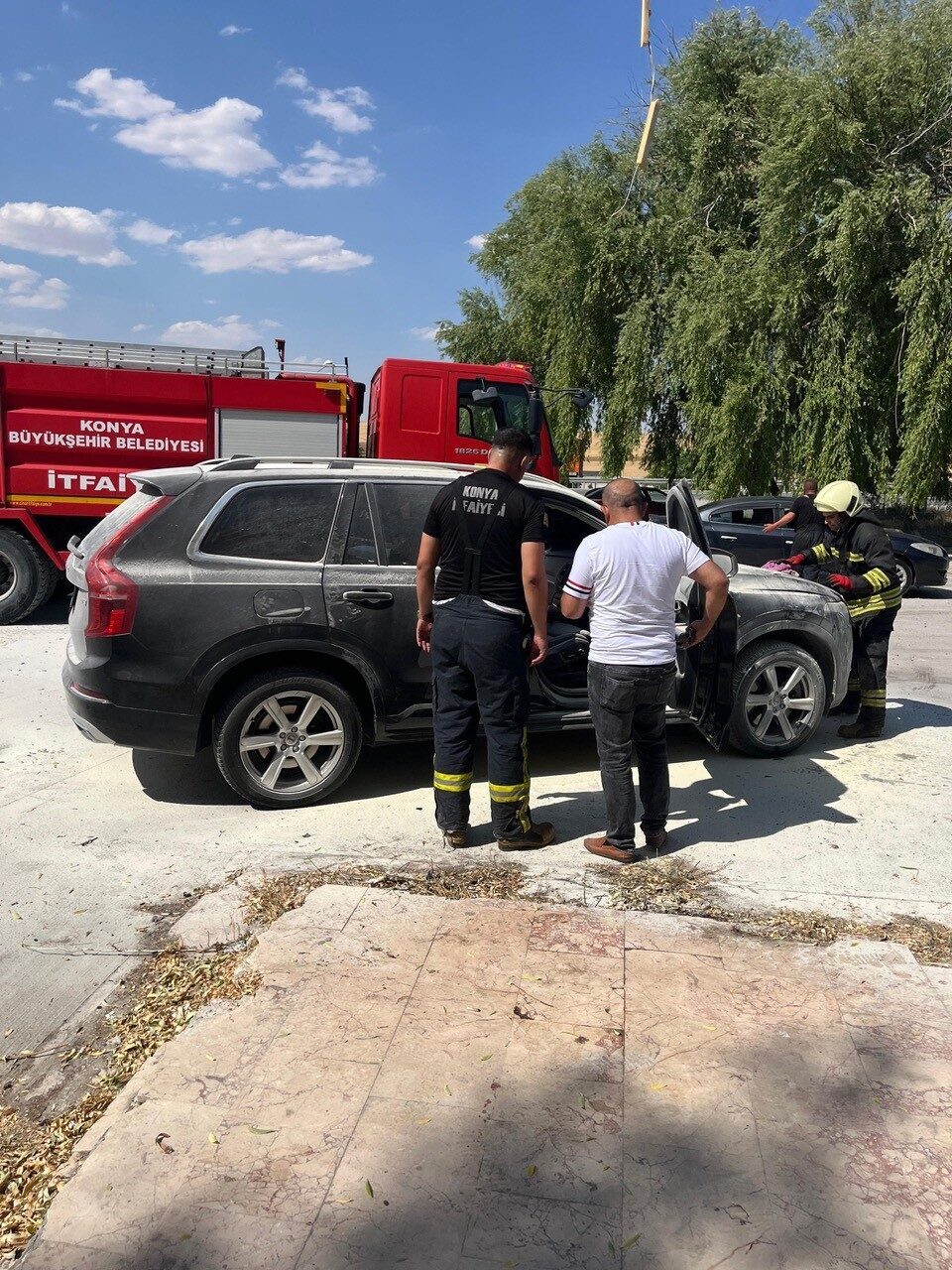 Konya’nın Kulu ilçesi yakınlarında seyir halindeki cipte yangın paniği yaşandı.