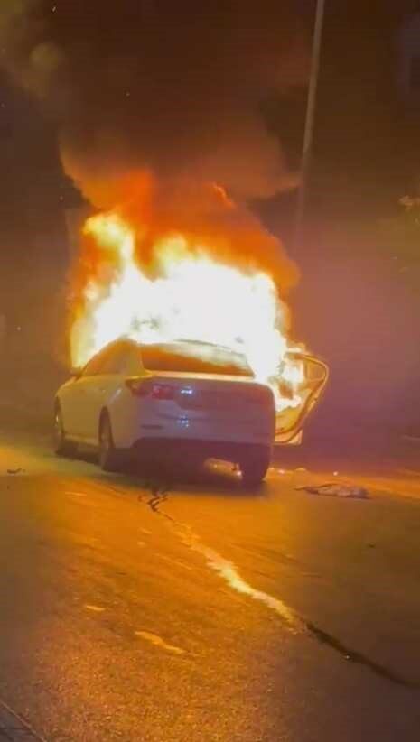 Antalya’da seyir halinde yanmaya başlayan araç alev topuna döndü. Zaman