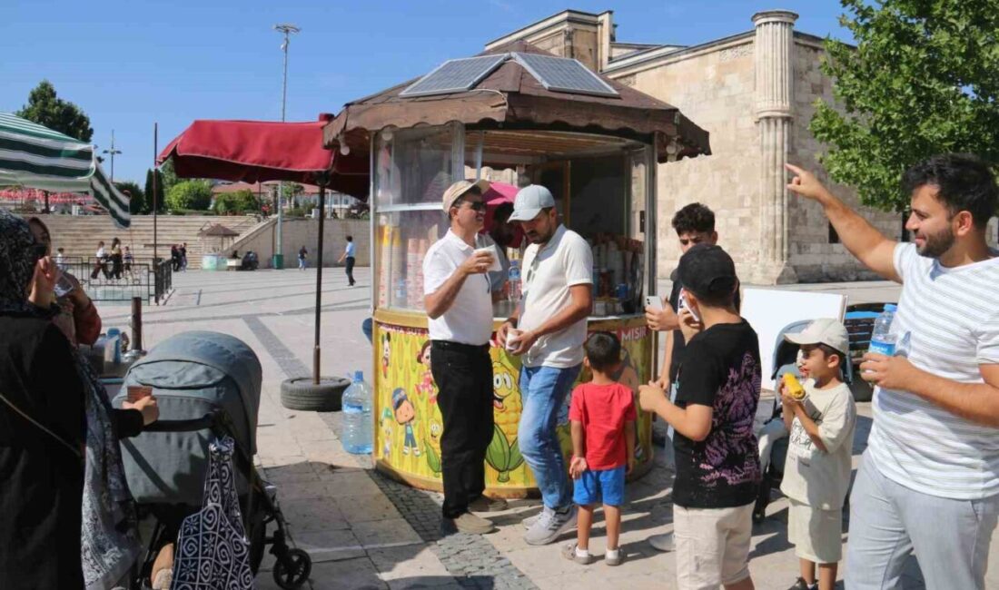Sivas’ta mısırcılar, tezgâhlarını güneş enerjisi sistemiyle aydınlatıyor. Günün büyük bölümünü
