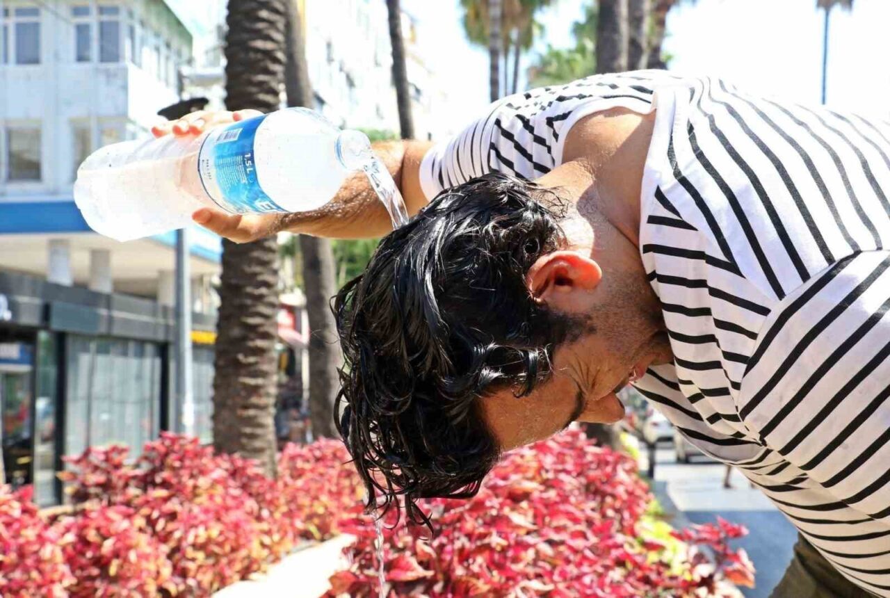 Hava sıcaklıklarının arttığı son günlerde uyarılarda bulunan uzmanlar, sıcak çarpmasının