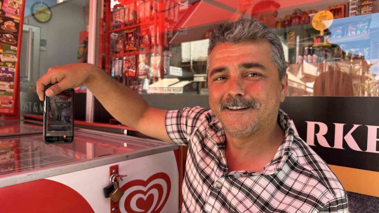 Tokat’ta iki arkadaşın sıcak havada yaptığı su şakası izleyenleri gülümsetti.