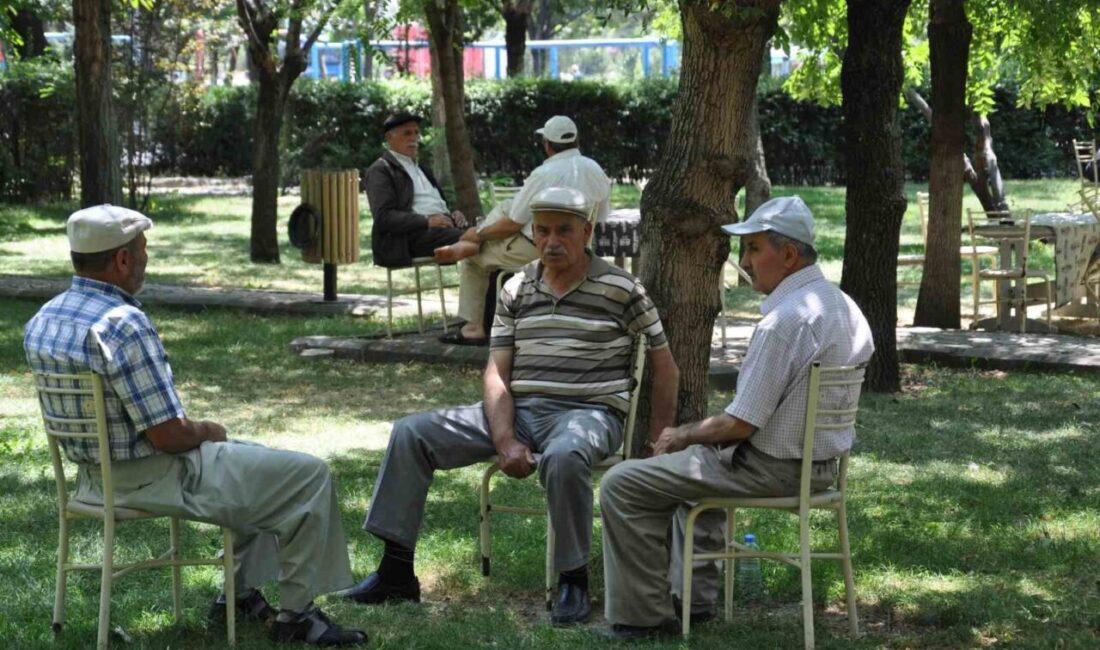 Uzmanlar aşırıcı sıcaklara karşı vatandaşları uyararak, sıcak havalarda susuzluk hissi