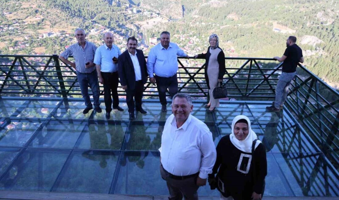 Adana’nın sıcağından kaçan vatandaşlar Feke ilçesinde doğada serin havanın keyfini