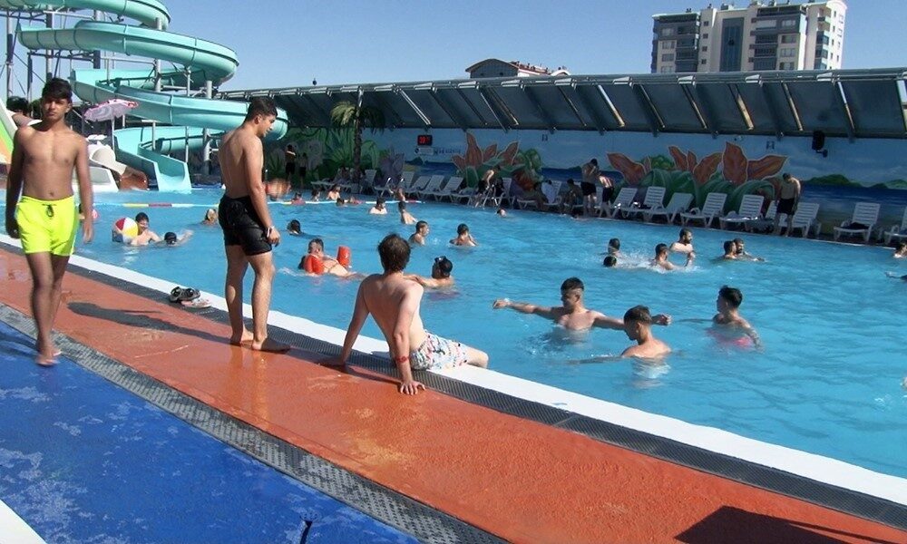 Ankara’da 35 derecenin üzerine çıkan hava sıcaklığının ardından Başkentliler serinlemek