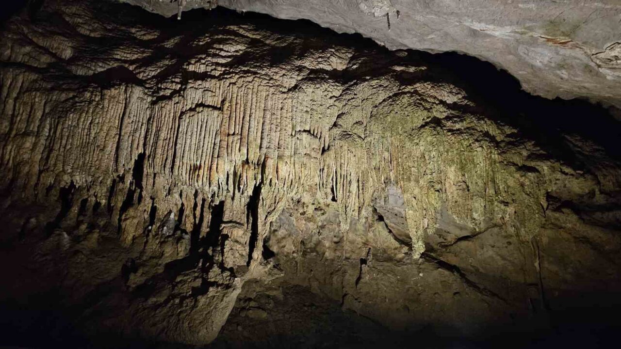 Zonguldak’ta bulunan ve Türkiye’nin en uzun onuncu mağarası olan 875