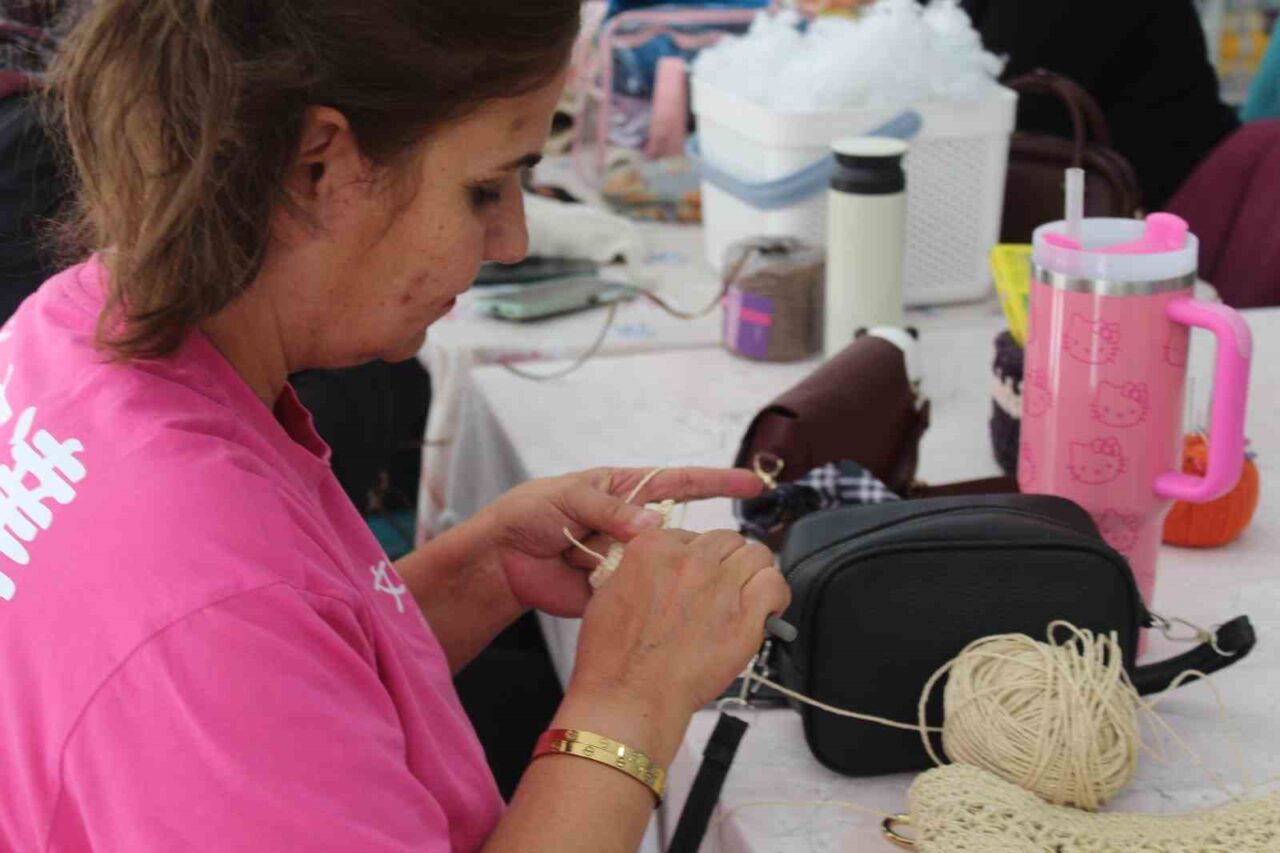 Siirt’te kadın girişimci Selda Mülayim, kurduğu atölyede bölgedeki kadınlara hem