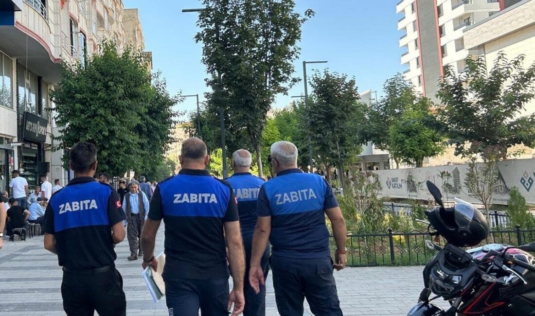 Siirt Belediye Zabıta Müdürlüğü ekipleri, kent estetiğini korumak, yaya güvenliğini