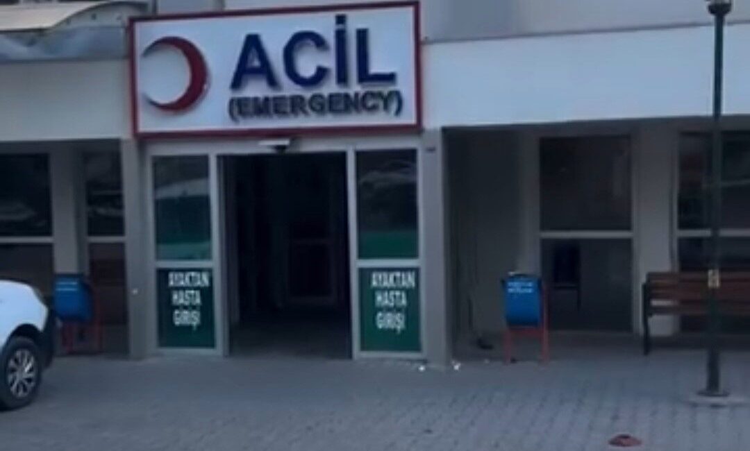 Siirt’in Kurtalan ilçesinde parkta dengesini kaybedip kaydıraktan düşen 4 yaşındaki