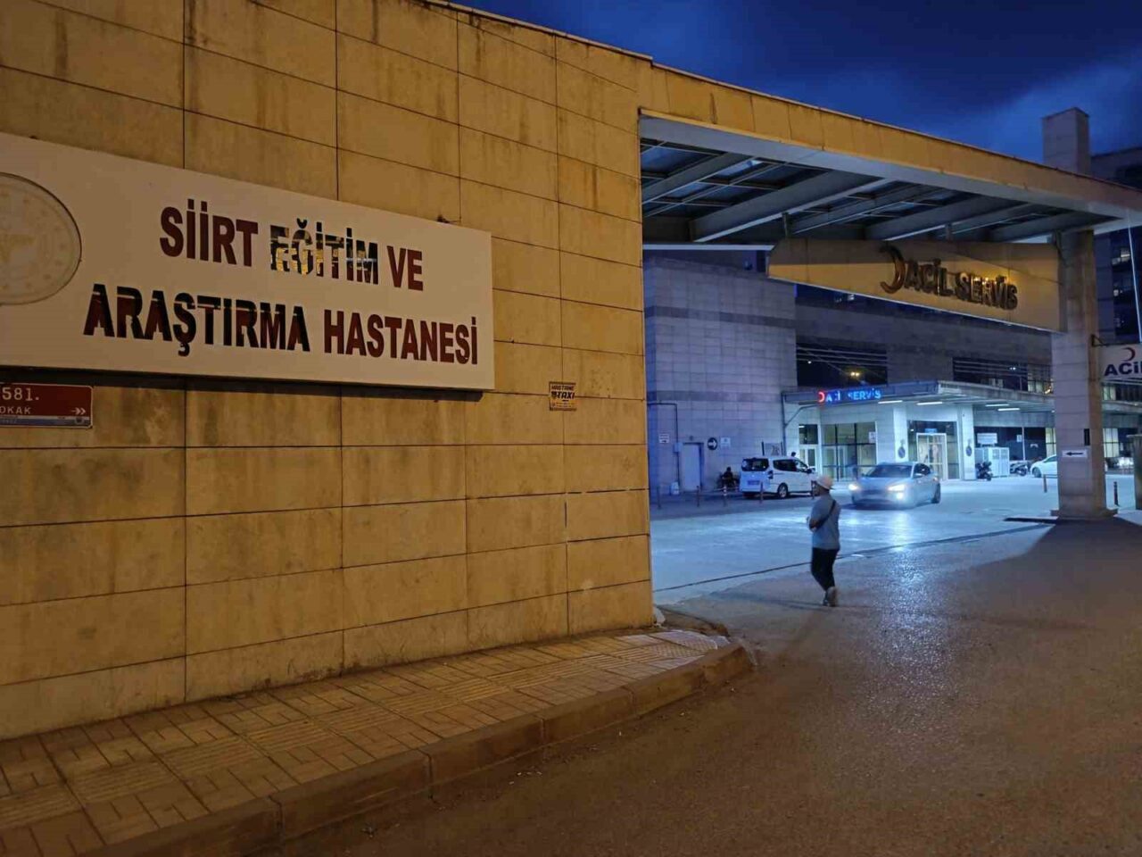 Siirt’te yolun karşısına geçmeye çalışan 12 yaşındaki çocuk, minibüsün çarpması