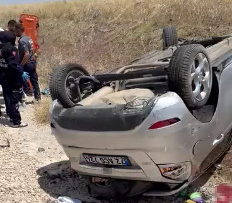 Siirt’in Kurtalan ilçesinde kontrolden çıkarak takla atan otomobilin sürücüsü yaralandı.