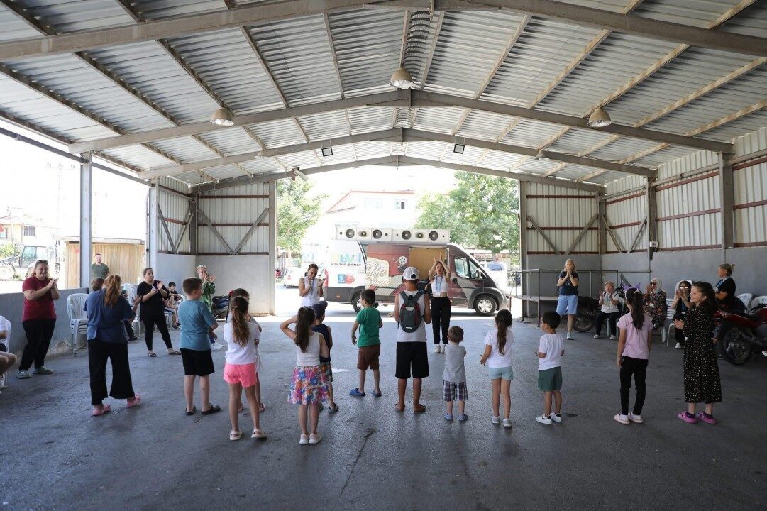 Silivri Belediyesi, çocukların yaz tatilini eğlenerek geçirmeleri için etkinler düzenledi.