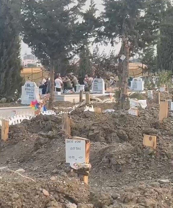 İstanbul’un Silivri ilçesinde bir mezarlıkta cenaze töreni, taraflar arasında yaşanan