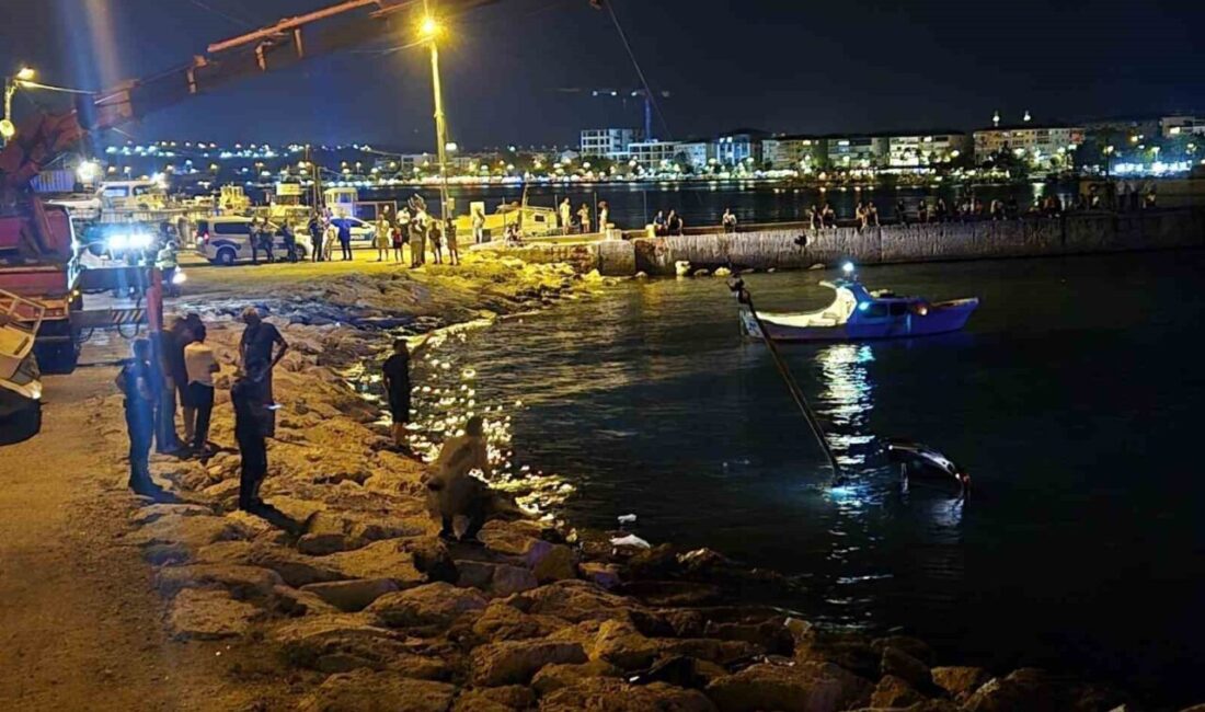 Silivri Dalgakıran mevkiinde park halindeki cip henüz belirlenemeyen bir nedenle