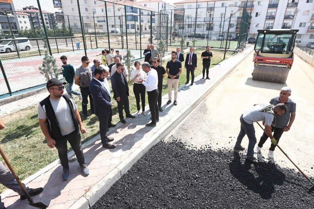 Sincan Belediyesi, vatandaşların güvenli ve konforlu ulaşımı için asfalt serim