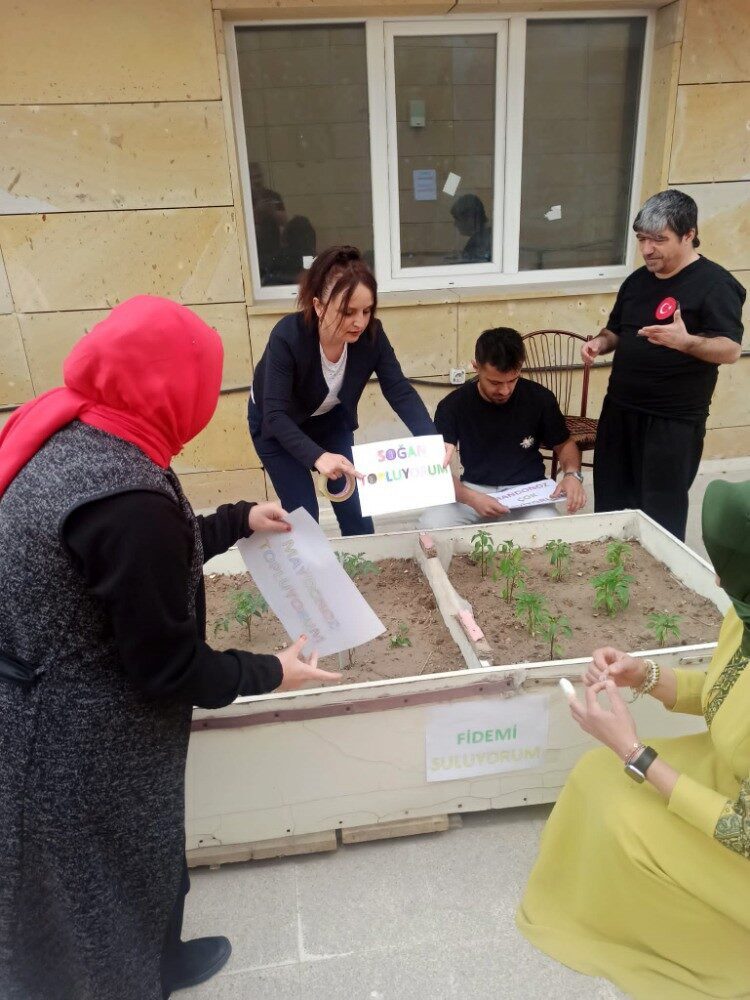 Sincan Belediyesi bünyesindeki engelli kursiyerlerin el sanatlarından organik tarıma kadar