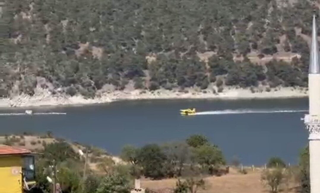 Balıkesir’in Sındırgı ilçesinde başlayan orman yangınına havadan ve karadan müdahale