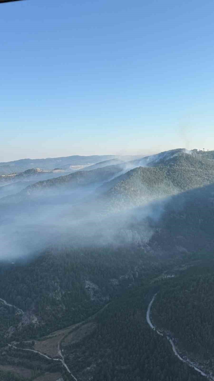 Balıkesir’in Sındırgı ilçesinde dağlık alanda dün başlayan ve gece de