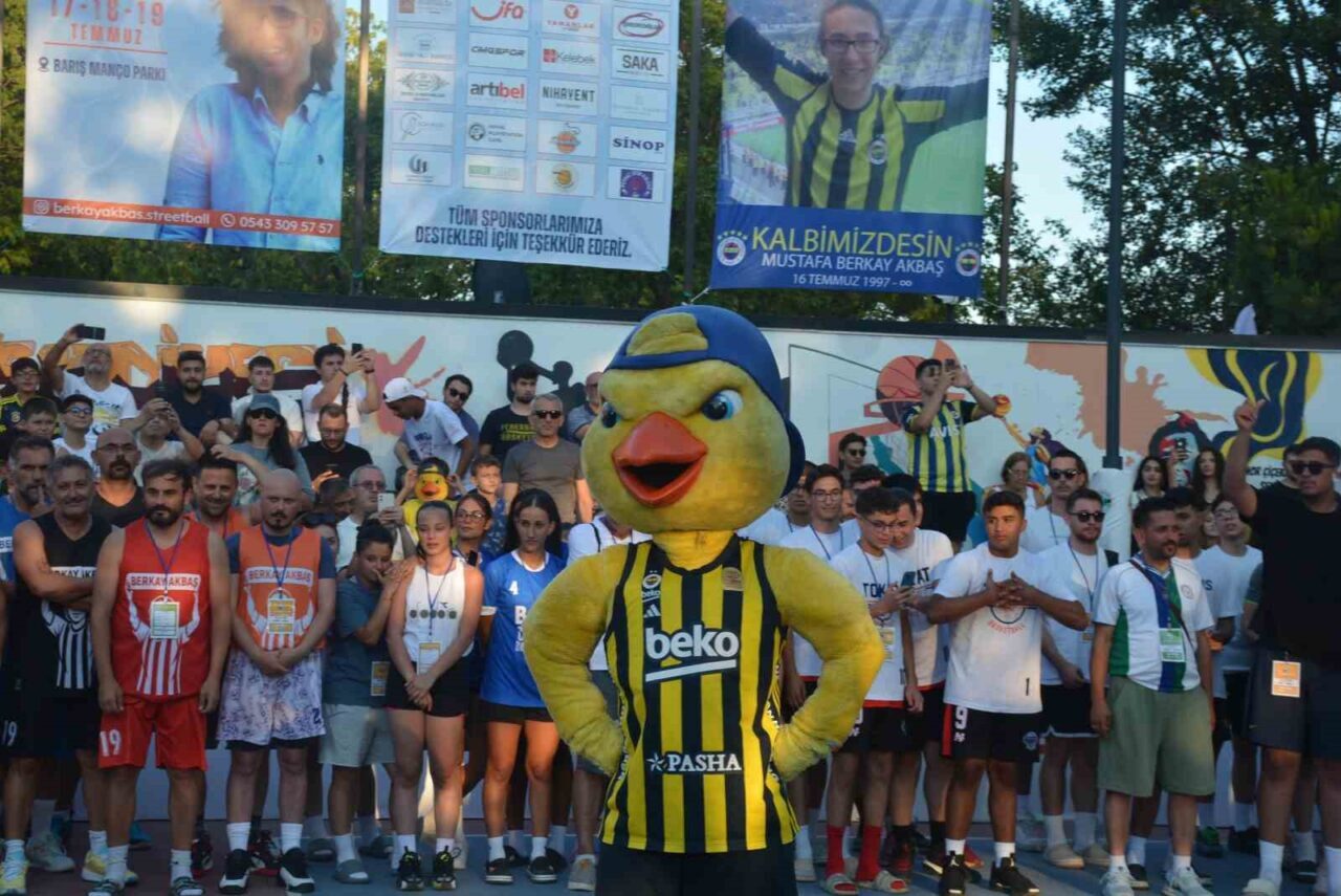 Sinop’ta, 8. Geleneksel Uluslararası Mustafa Berkay Akbaş Turnuvası düzenlenen açılış