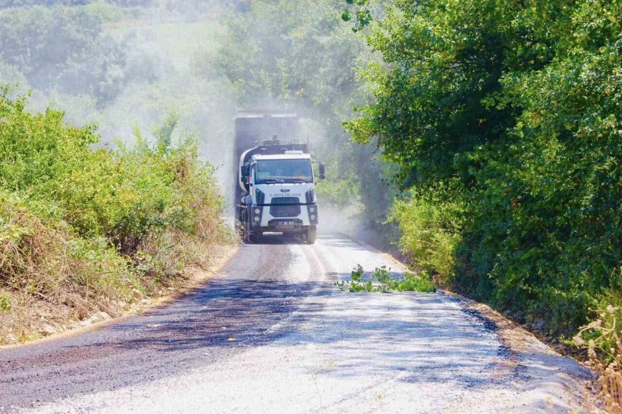 Sinop’ta asfalt ve yol iyileştirme çalışmaları sürerken, Valisi Ali Osman