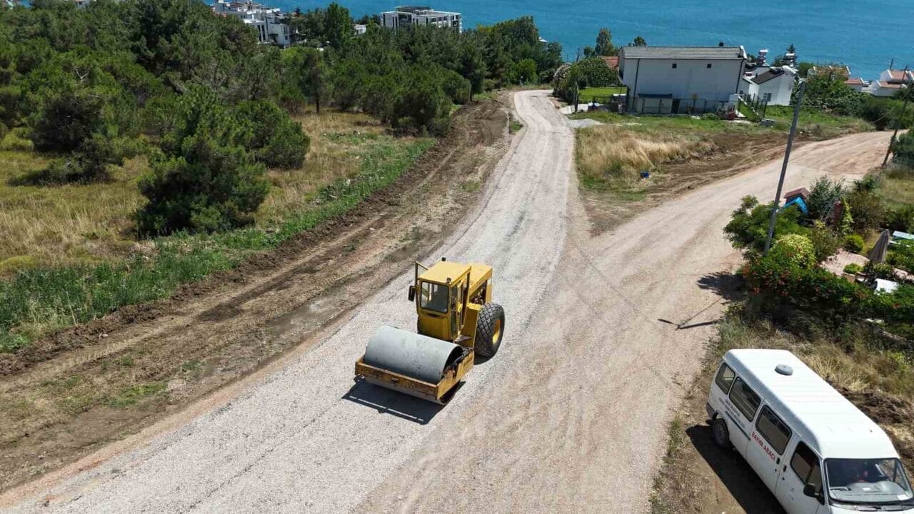 Sinop’ta kent genelinde sürdürülen asfalt çalışmaları kapsamında Zeytinlik Mahallesi’nde sathi
