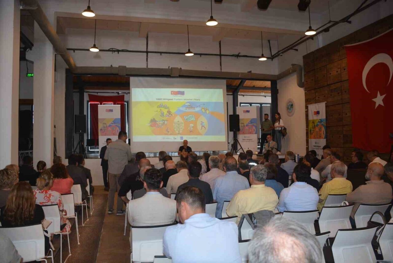 Sinop’ta TR82 Bölgesi Master Turizm Planı toplantısı gerçekleştirildi. Programın açılış