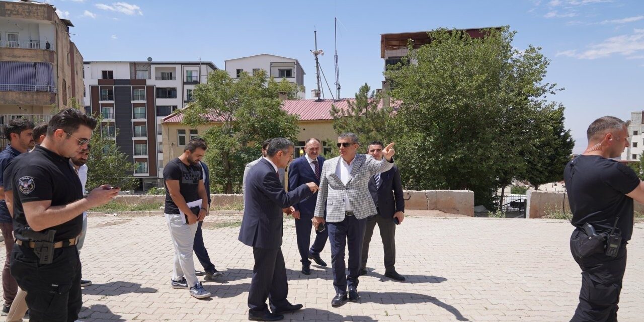 Şırnak’ın Dicle Mahallesi’nde yeni bir okul projesi hayata geçiriliyor. Eski