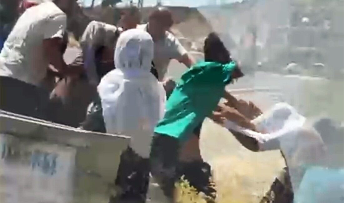 Şırnak’ın Özveren köyünde kaçak elektrik kullanan abonelere müdahale eden Dicle