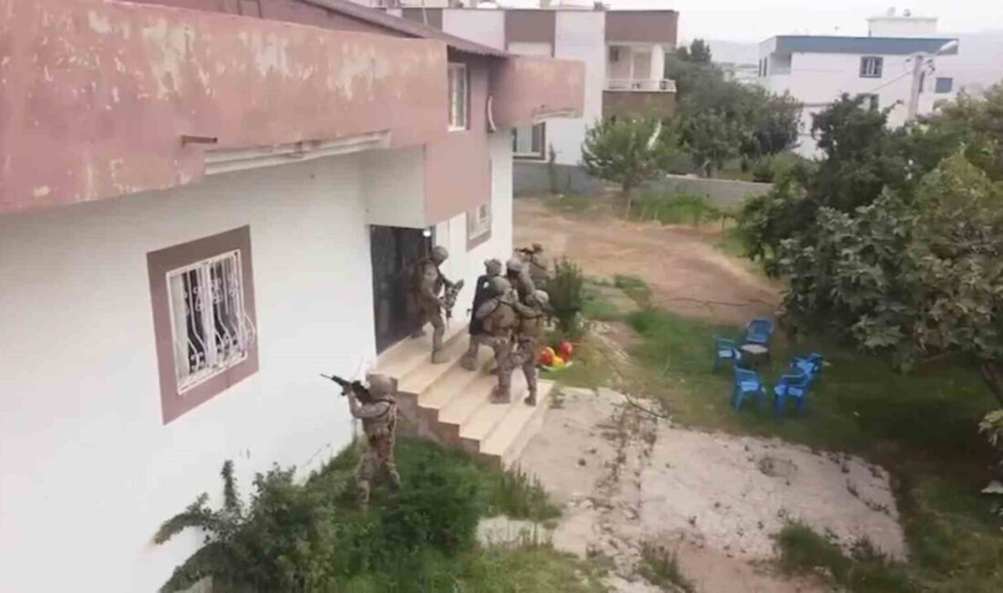 Şırnak’ta polis ekiplerince silah kaçakçılığına yönelik düzenlenen operasyonda gözaltına alınan