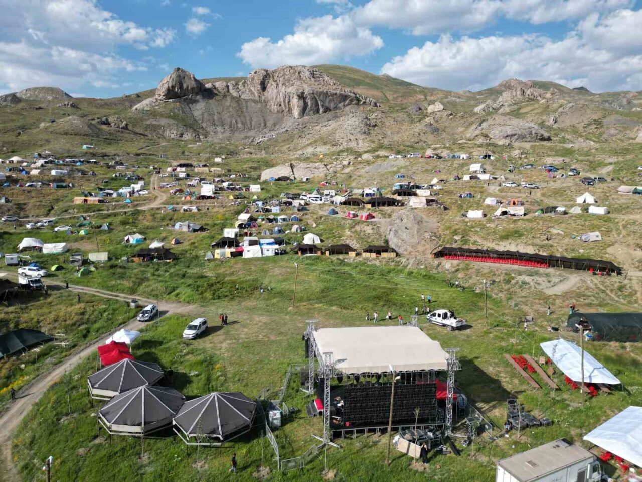 Şırnak’ın Beytüşşebap ilçesinde her yıl coşkuyla kutlanan kuzu kırkma festivali