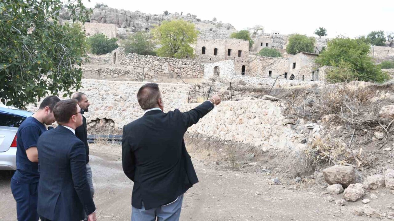 Şırnak Valiliği, kadim uygarlıkların izlerini taşıyan Mağara Köyü’nü turizme kazandırmak
