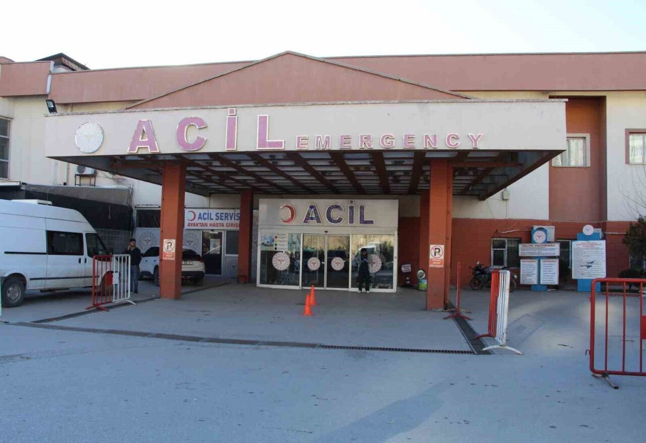 Şırnak’ın Kumçatı beldesinde üvey oğlu tarafından darp edilen 81 yaşındaki