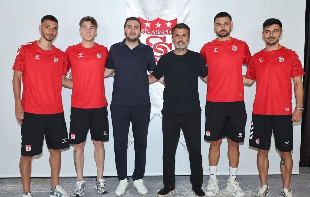 Trendyol 1. Lig takımlarından Sivasspor, stoperler Çağlayan Menderes ve Mert