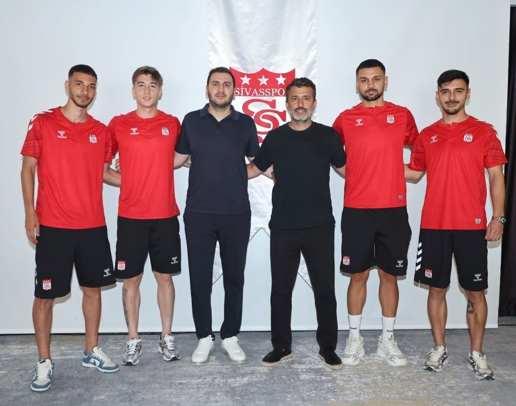 Trendyol 1. Lig takımlarından Sivasspor, stoperler Çağlayan Menderes ve Mert