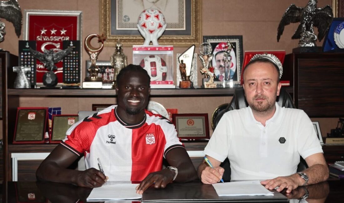 Sivasspor, Senegalli futbolcu Aliou Badji’yi renklerine bağladı. Yeni sezon öncesi