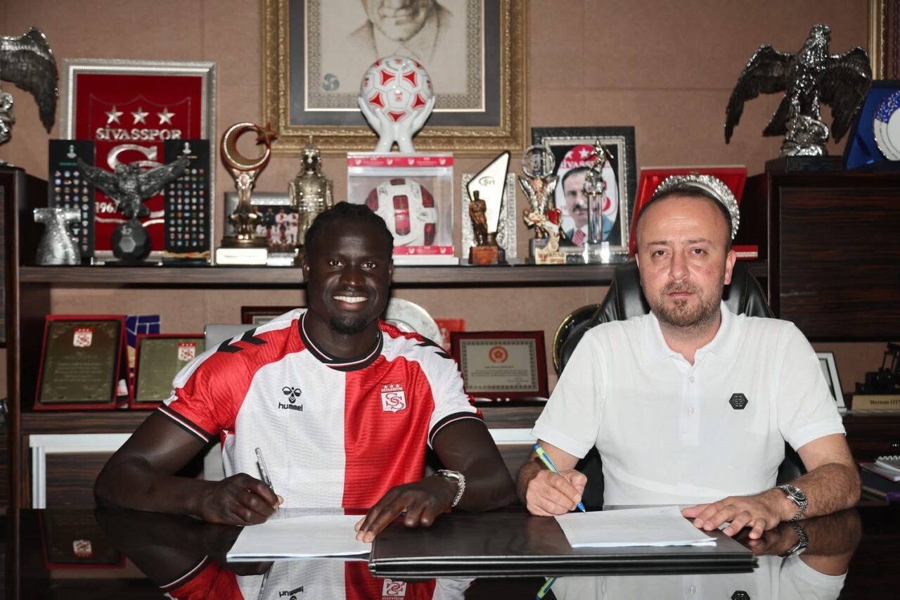Sivasspor, Senegalli futbolcu Aliou Badji’yi renklerine bağladı. Yeni sezon öncesi