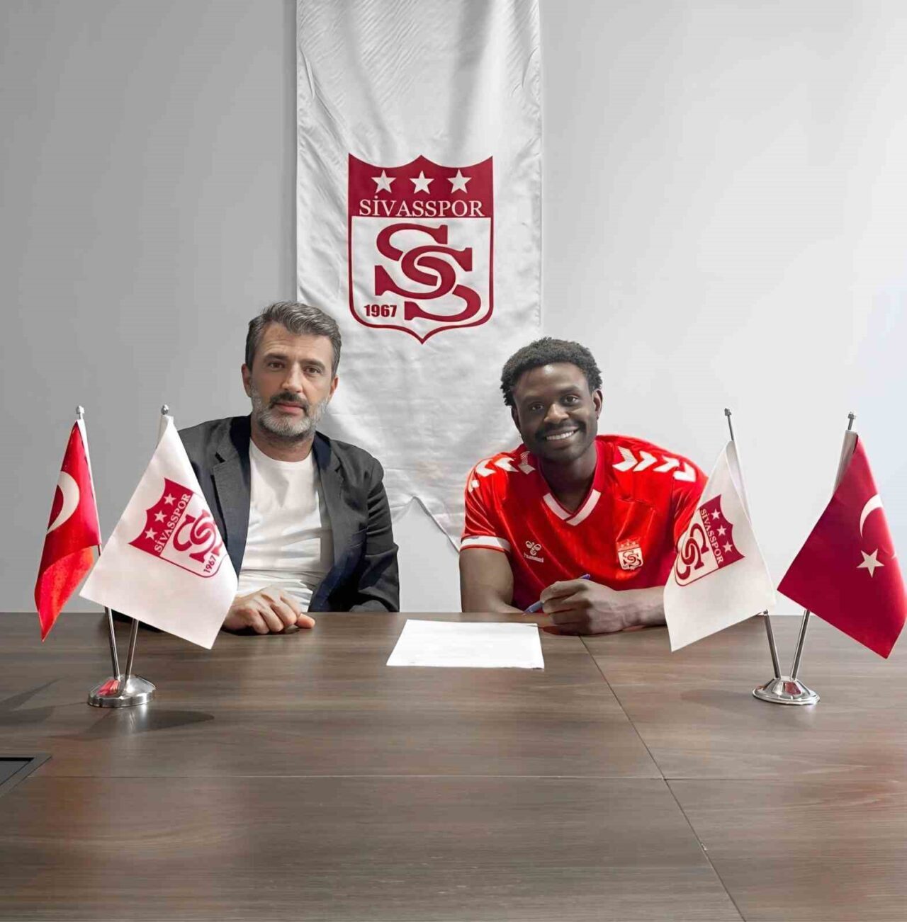 Yeni sezon öncesi transfer çalışmalarını sürdüren Sivasspor, 25 yaşındaki hücum