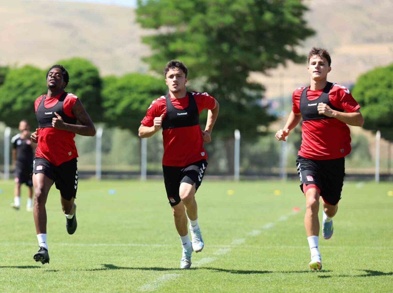 Trendyol Süper Lig 2025-2026 sezonuna Sivas’ta hazırlanan Sivasspor, kampın 15.