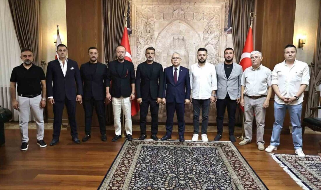 Sivasspor Kulübü Başkanı Gökhan Karagöl ve yönetim kurulu üyeleri, Sivas