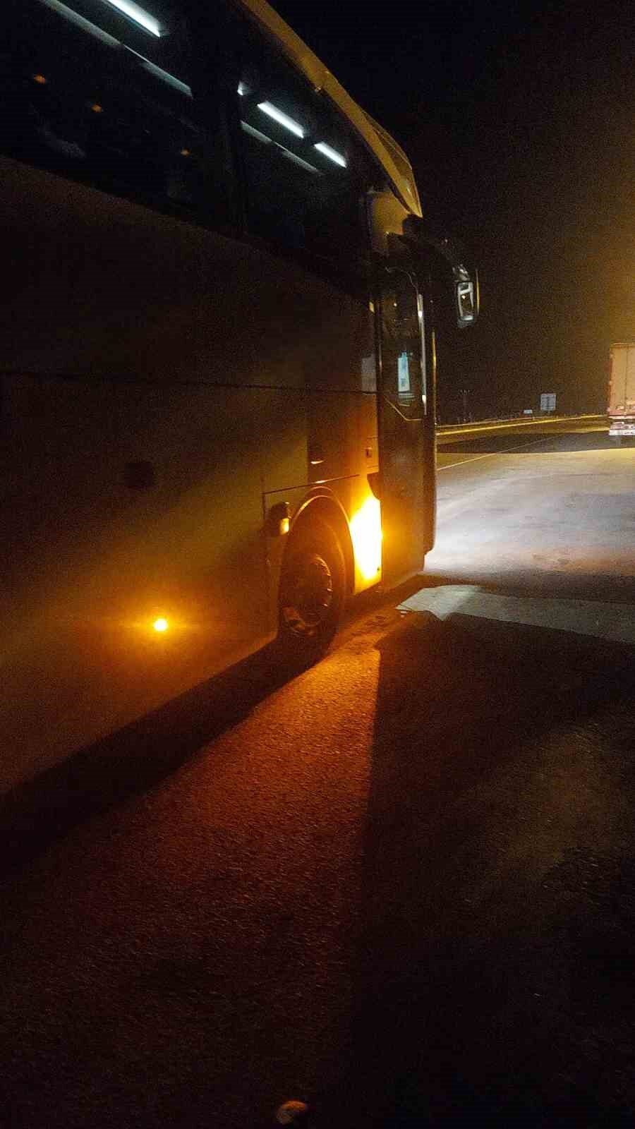 Sivas’ın Koyulhisar ilçesinde otoyoldan karşıya geçmeye çalışan yaya, yolcu otobüsünün