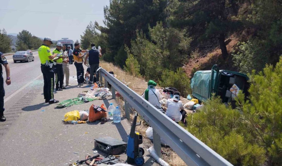 Sivas’ın Koyulhisar ilçesi Sarıkaya köyünde yoldan çıkan minibüs takla attı.