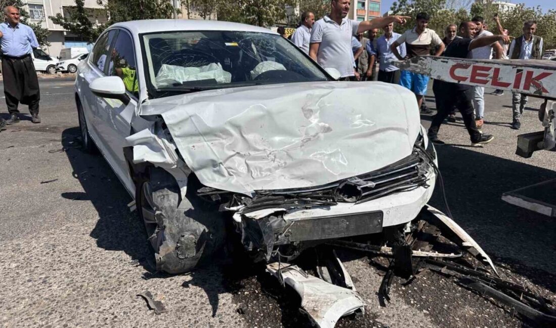 Şanlıurfa’nın Siverek ilçesinde iki otomobilin çarpışması sonucu meydana gelen kazada