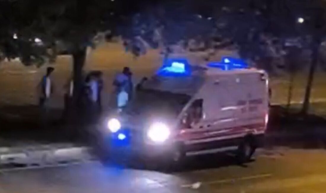 Şanlıurfa’nın Siverek ilçesinde seyir halindeki otomobilin çarptığı yaya, kaldırıldığı hastanede