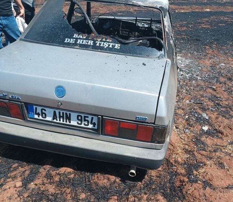 Şanlıurfa’nın Siverek ilçesinde bir tarlada çıkan yangına müdahale etmeye çalışan
