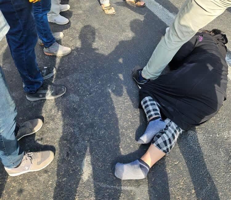 Şanlıurfa’nın Siverek ilçesinde yolun karşı tarafına geçmeye çalışan kadına otomobil