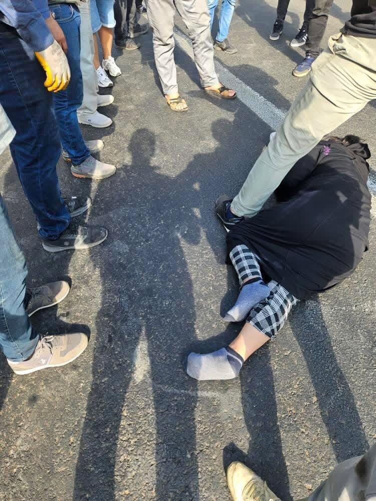 Şanlıurfa’nın Siverek ilçesinde yolun karşı tarafına geçmeye çalışan kadına otomobil