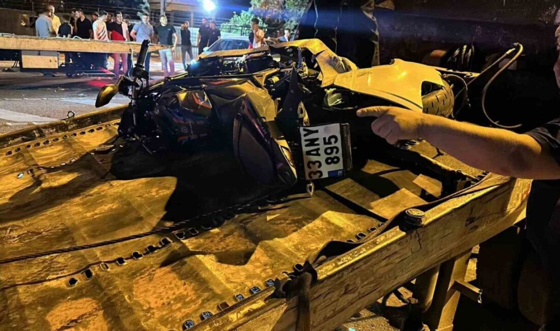 Şanlıurfa’nın Siverek ilçesinde motosiklet ile iki otomobilin karıştığı zincirleme kazada