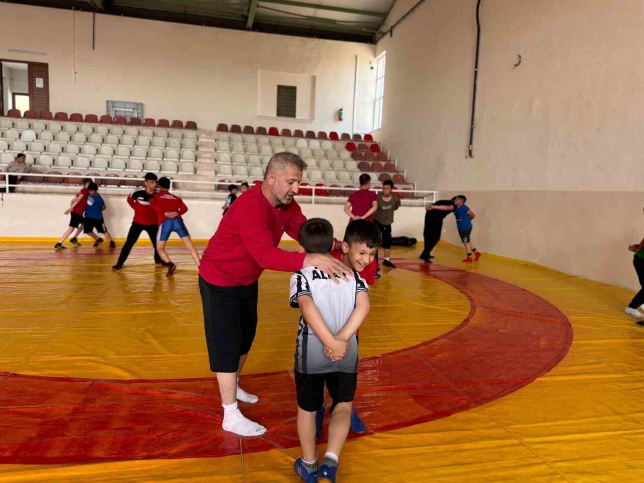 Bilecik’in Söğüt ilçesinde başlatılan yaz spor okulları kapsamında, ata sporu