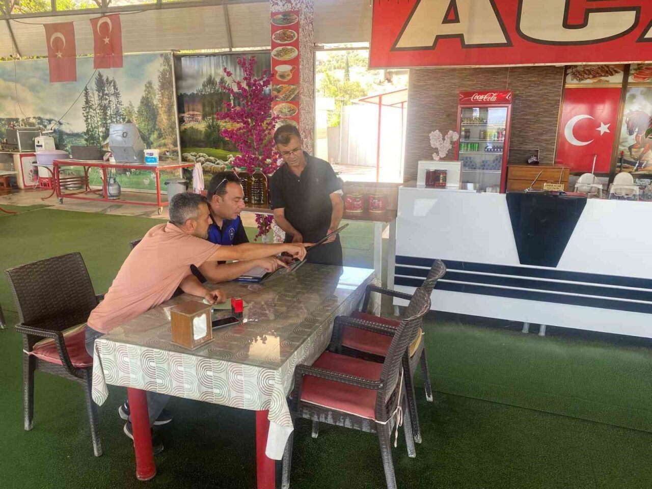 Söke Belediyesi Zabıta Müdürlüğü ekipleri, ilçe genelindeki denetimlerini sürdürüyor. İlçe