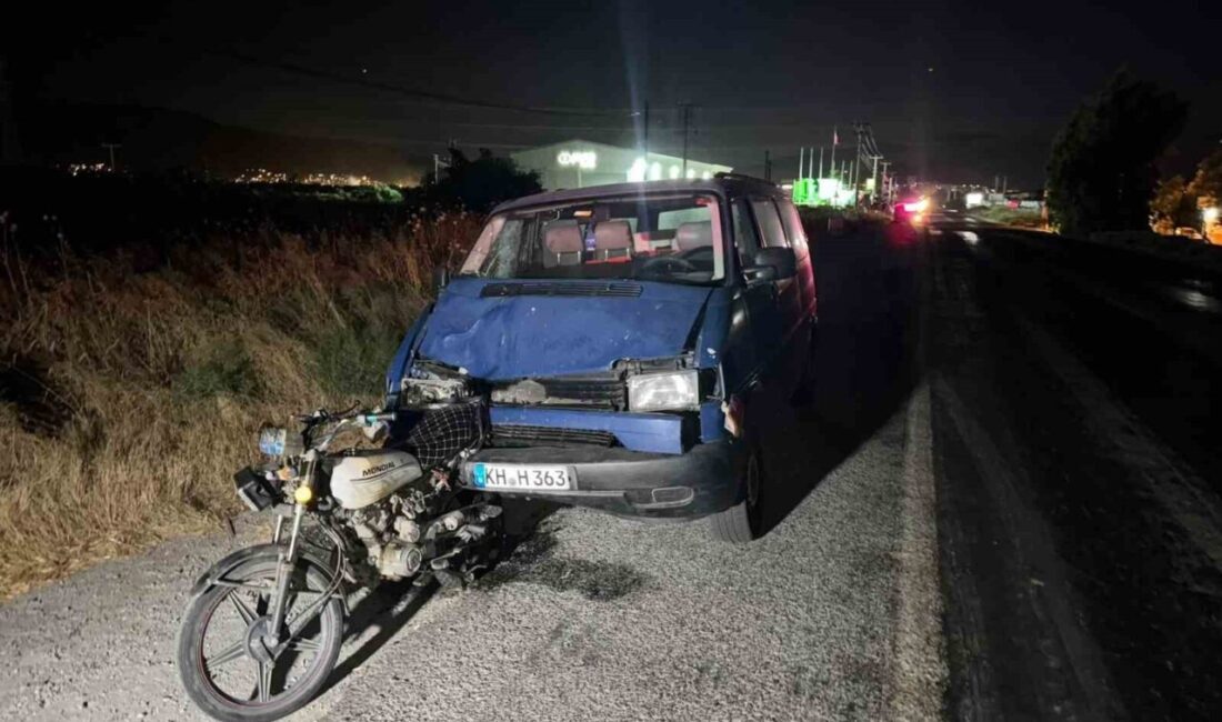Aydın’ın Söke ilçesinde meydana gelen trafik kazasında minibüsün motosiklete çarpması