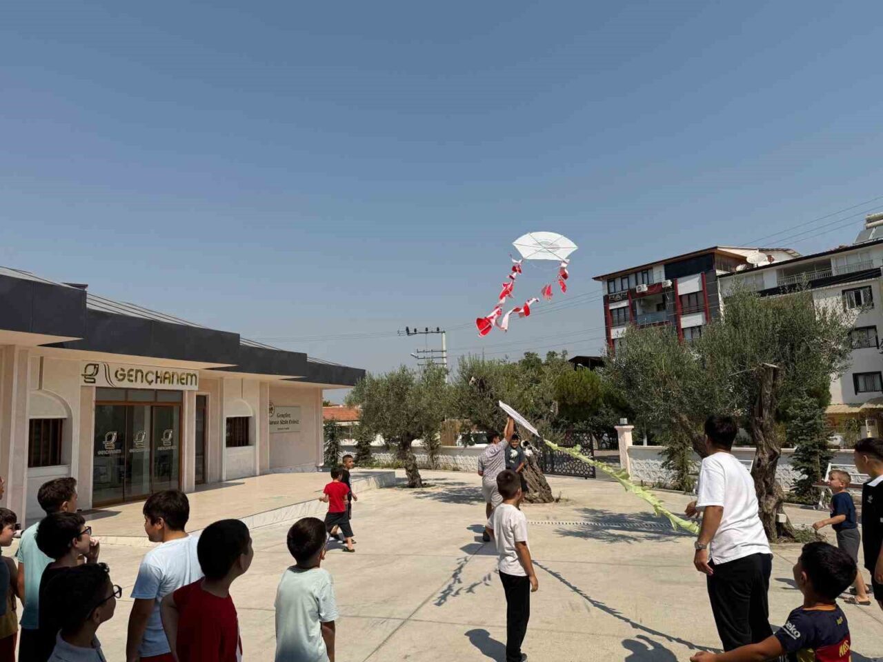 Manisa’nın Soma ilçesinde Yaz Kur’an Kursu öğrencilerine ’Filistin için Özgürlük’